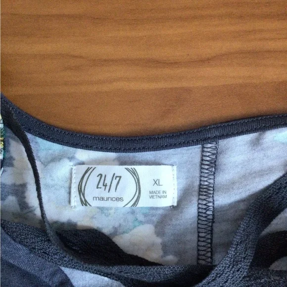 SALE Maurices Blue Relaxed Cut Out‎ Short Sleeve Floral Top Size XL - Picture 3 of 6